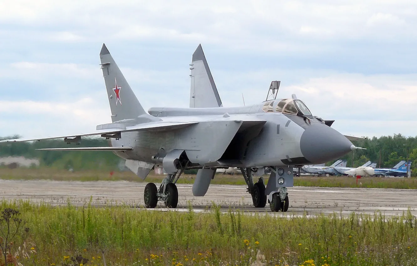 Фото обои аэродром, ВВС России, Foxhound, ОКБ МиГ, МиГ-31БМ