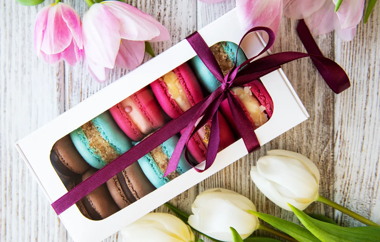 Фото обои коробка, печенье, тюльпаны, ассорти, macaron, Olena Rudo