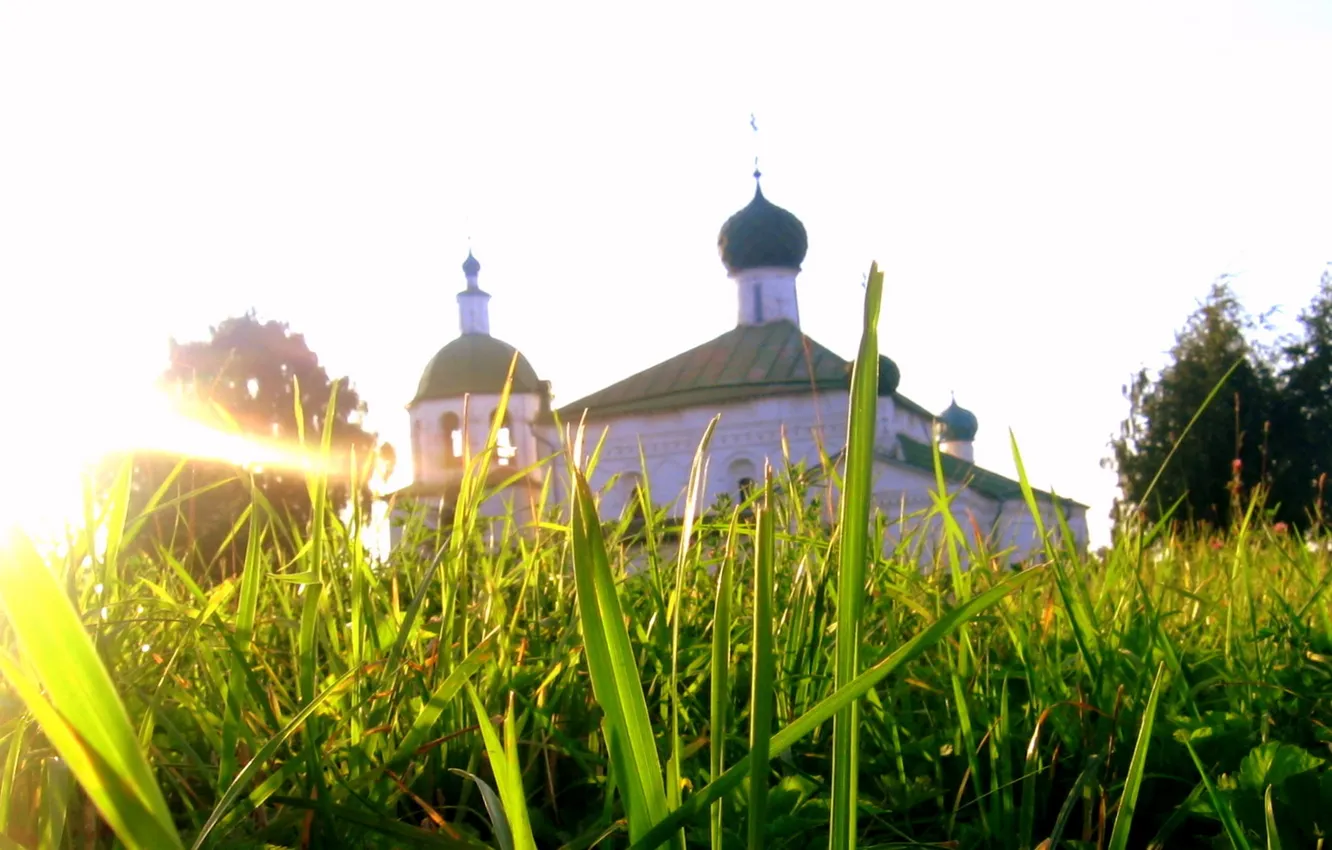 Фото обои трава, солнце, Церковь