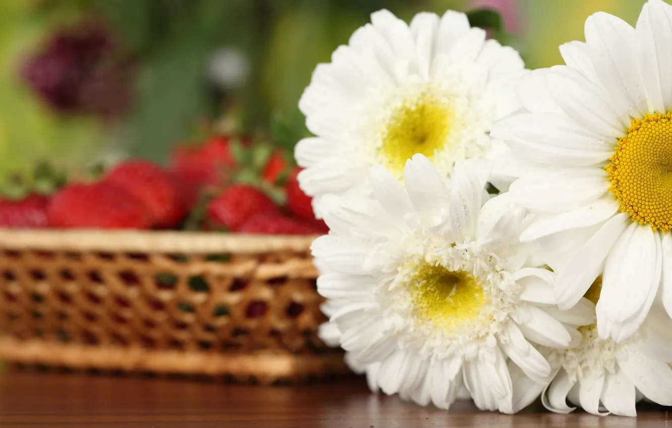 Фото обои цветы, букет, клубника, белые