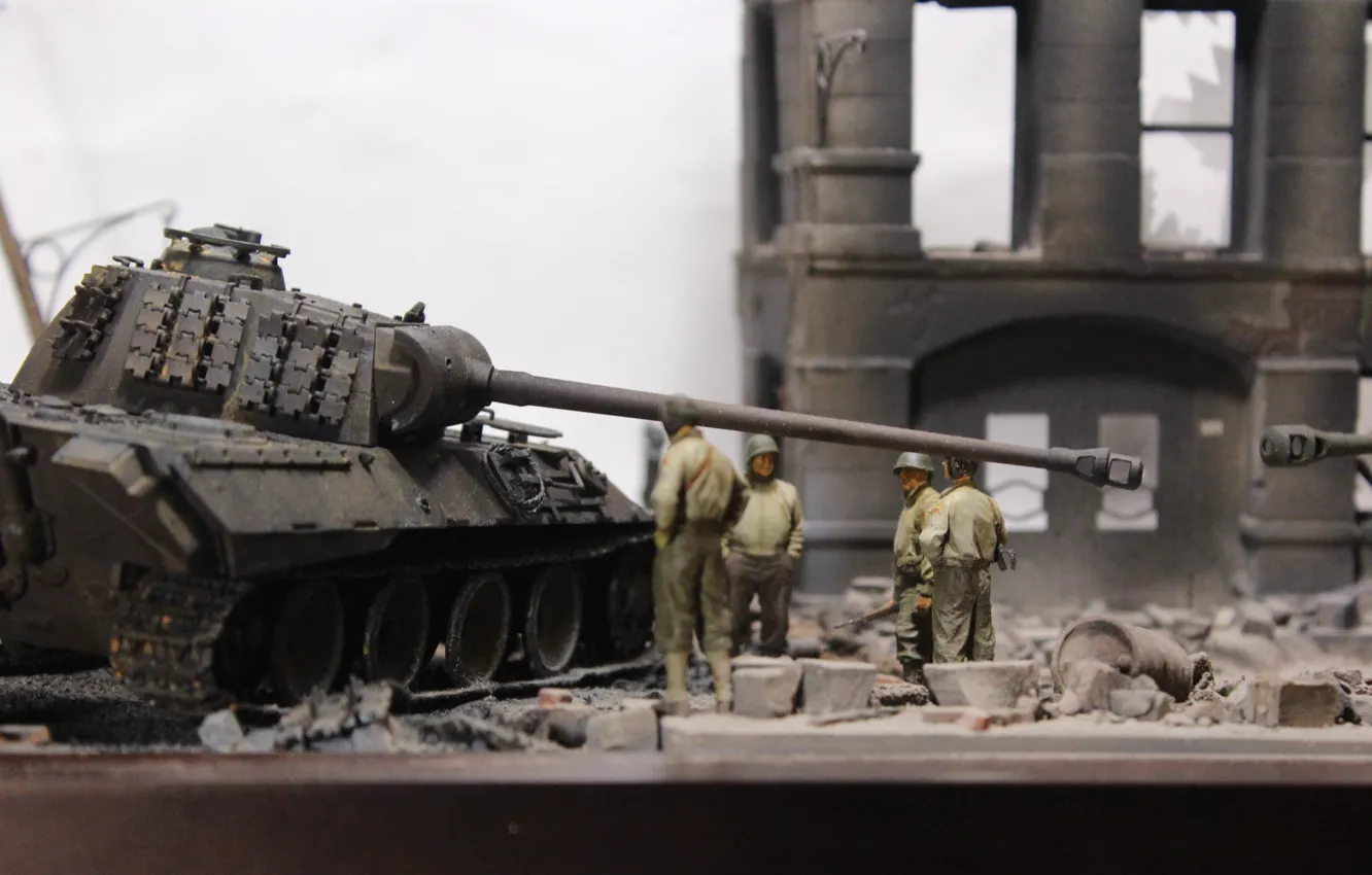 Фото обои игрушка, солдаты, танк, руины, Panther, моделька, тяжёлый