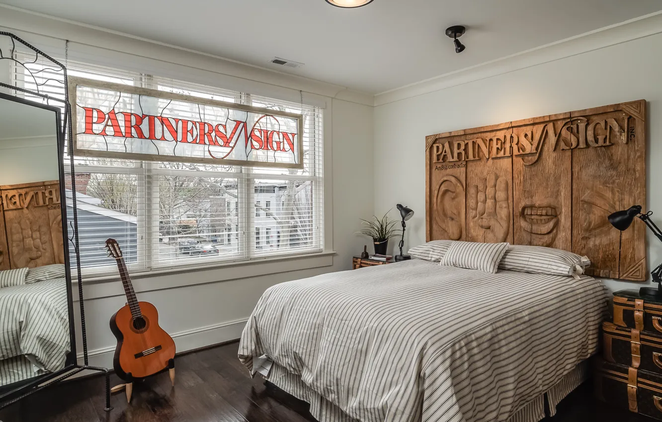 Фото обои гитара, кровать, окно, спальня