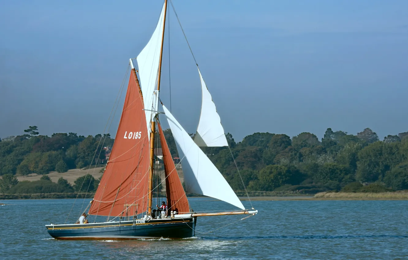 Фото обои море, небо, берег, парусник