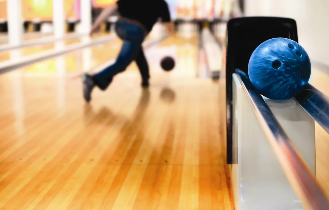 Фото обои track, sports, launch, Bowling, depth of field, bowling balls