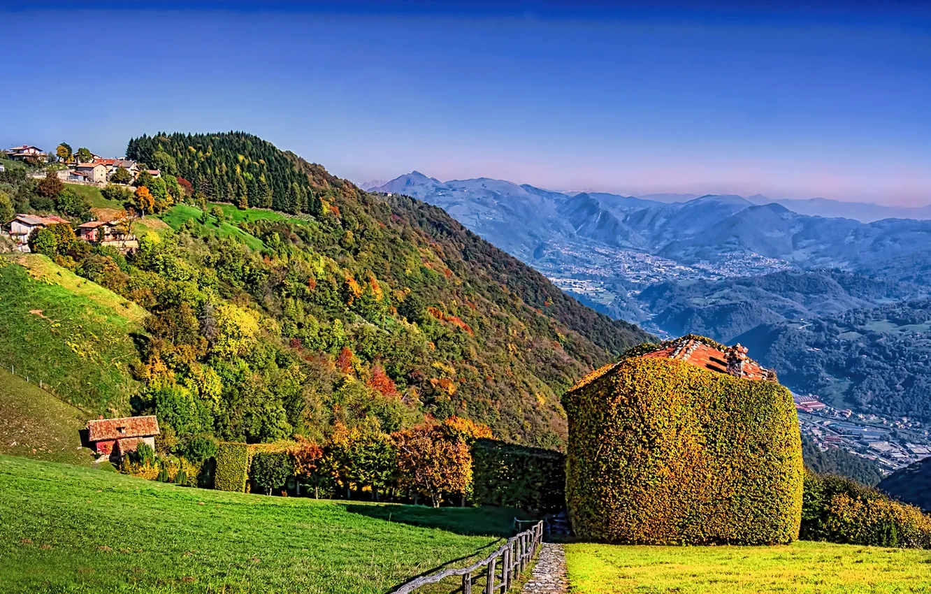 Фото обои деревья, горы, дома, склон, Италия, солнечно, Lombardy, Aviatico