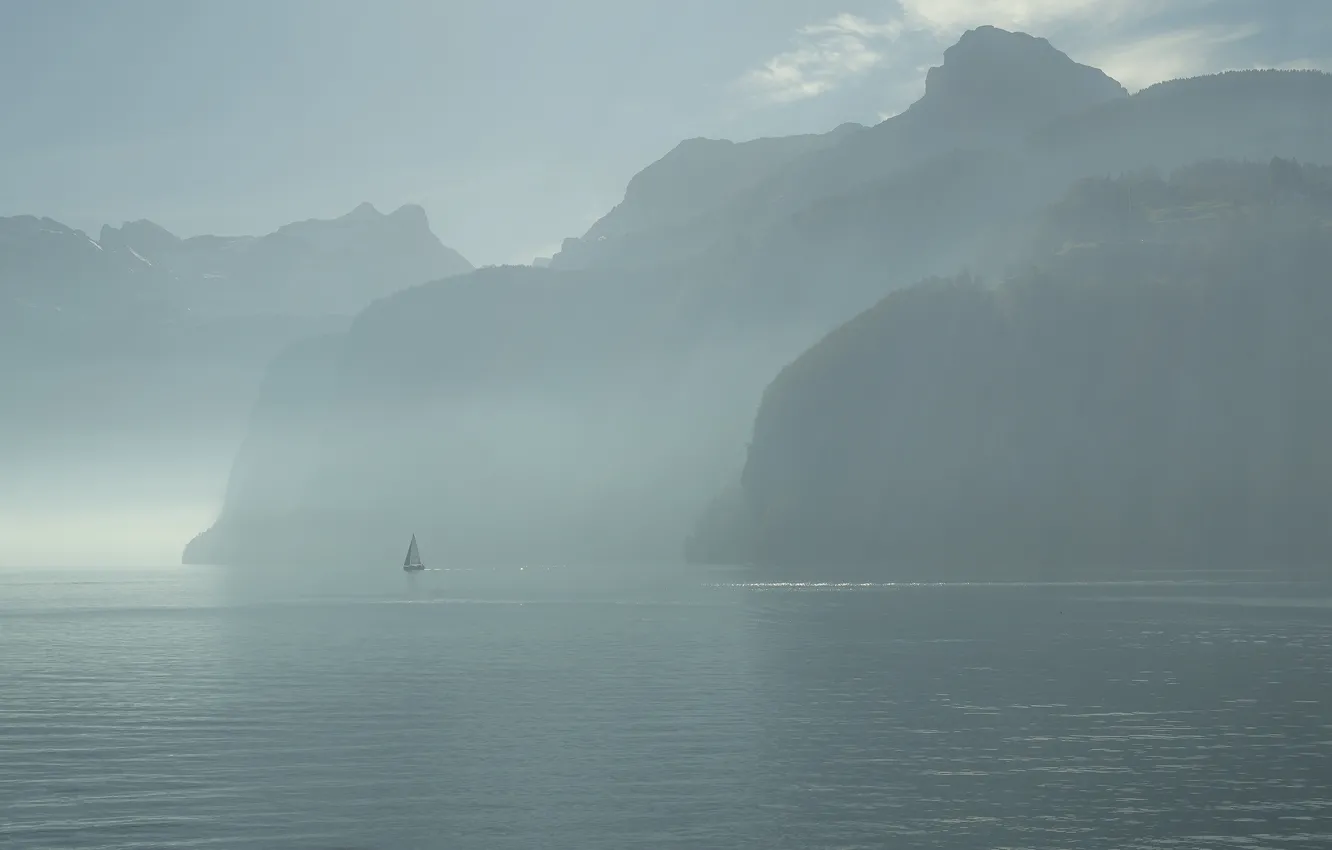 Фото обои туман, парусник, утро, Швейцария, Bauen, озеро Люцерн, кантон Ури