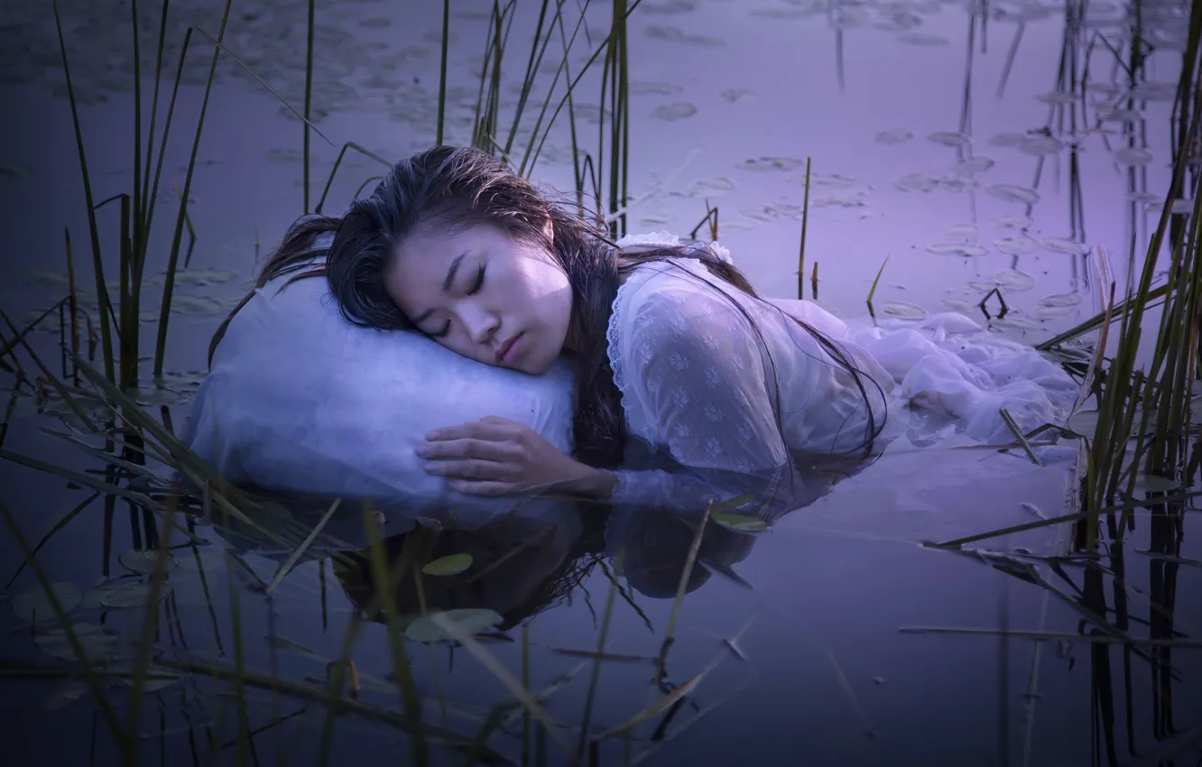 Фото обои девушка, озеро, сон