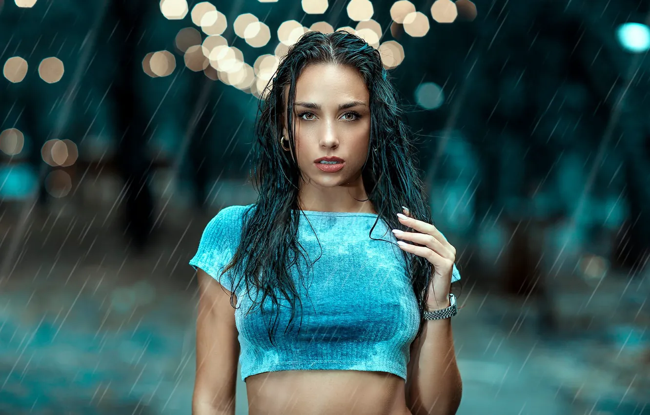 Фото обои взгляд, поза, блики, фон, дождь, модель, портрет, мокрая