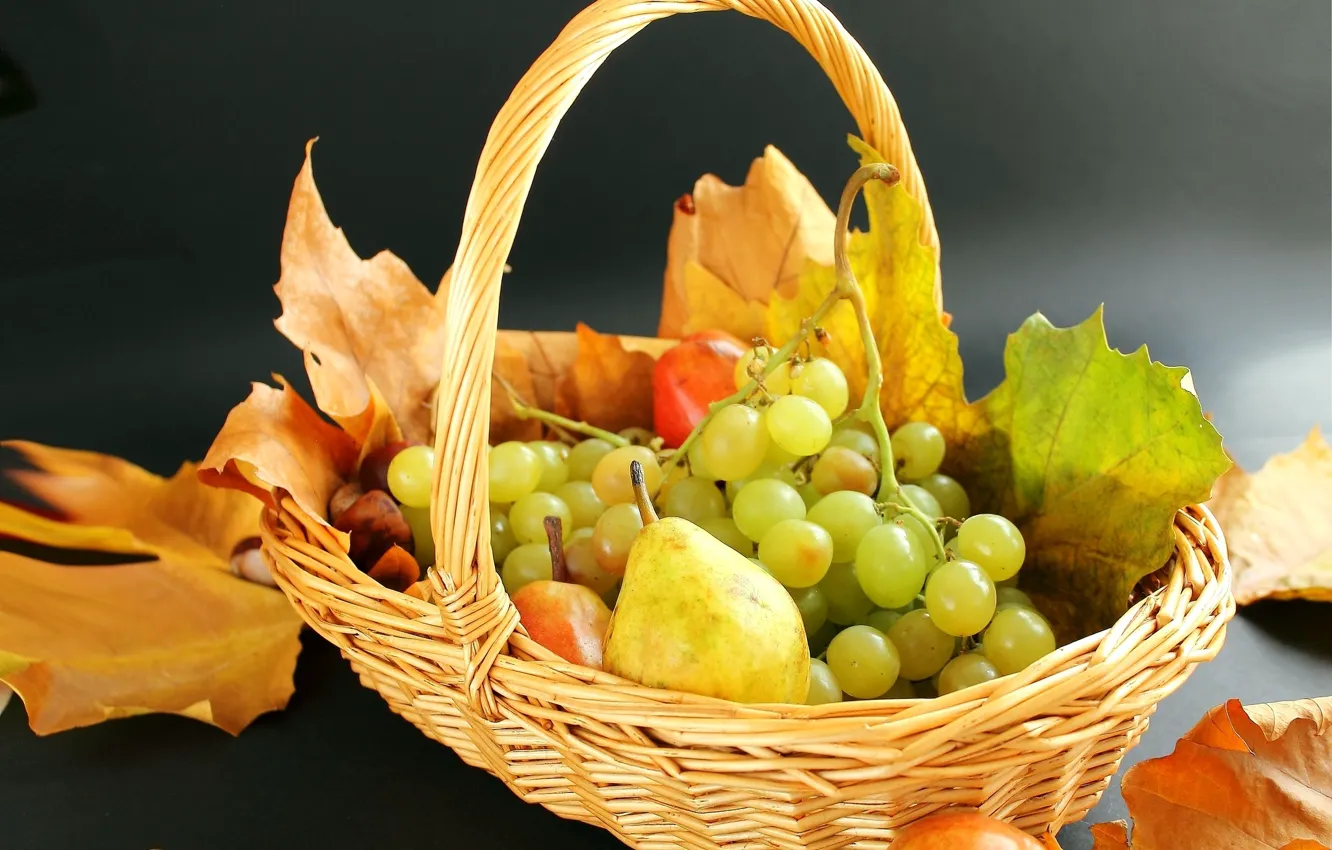 Фото обои листья, корзина, виноград, груши