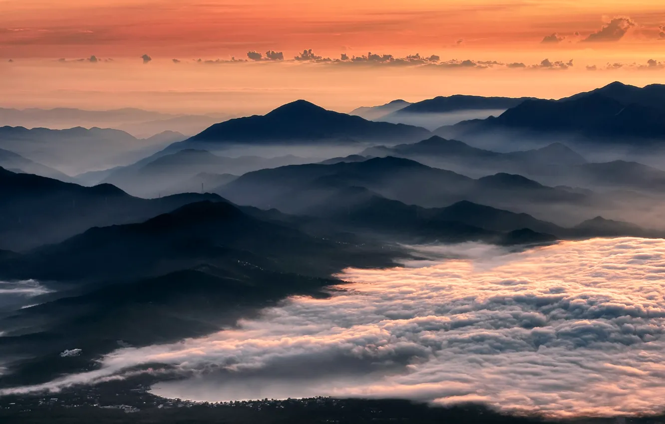 Фото обои горы, туман, рассвет, Япония, озеро Яманака