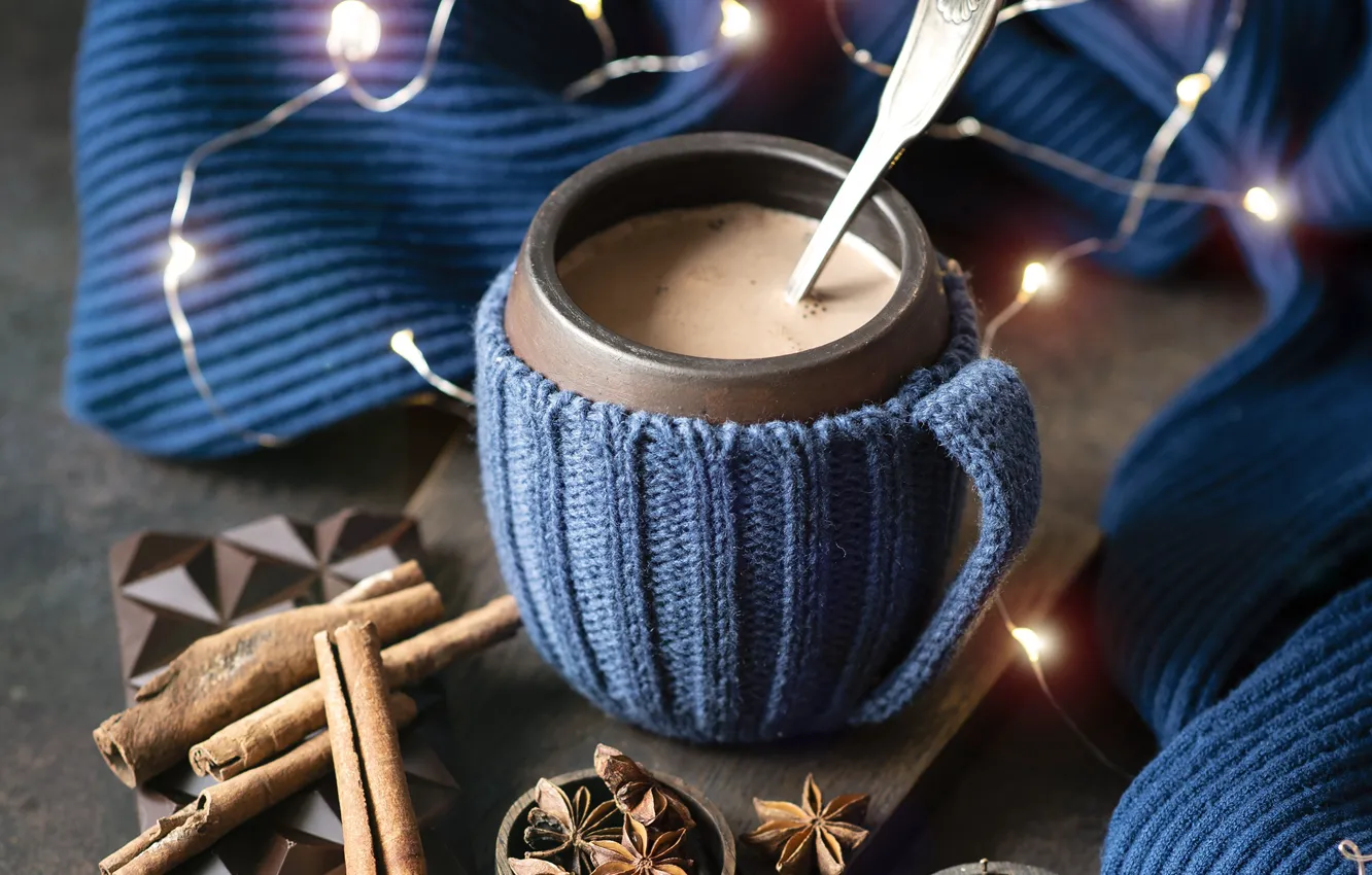 Фото обои зима, кофе, горячий, шоколад, корица, гирлянда