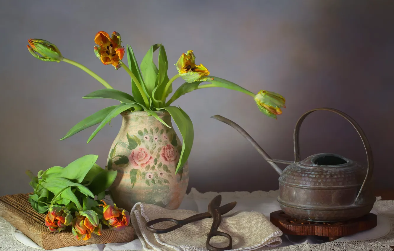 Фото обои букет, чайник, тюльпаны, ваза, натюрморт, ножницы