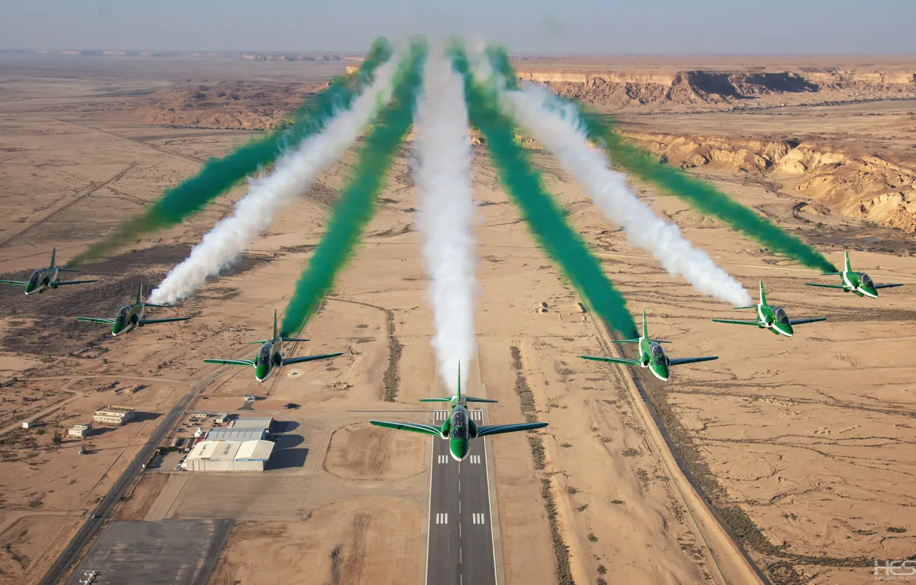 Фото обои Дым, Пустыня, ВПП, Пилотажная группа, Hawker Siddeley Hawk, Звено, HESJA Air-Art Photography, Saudi Hawks