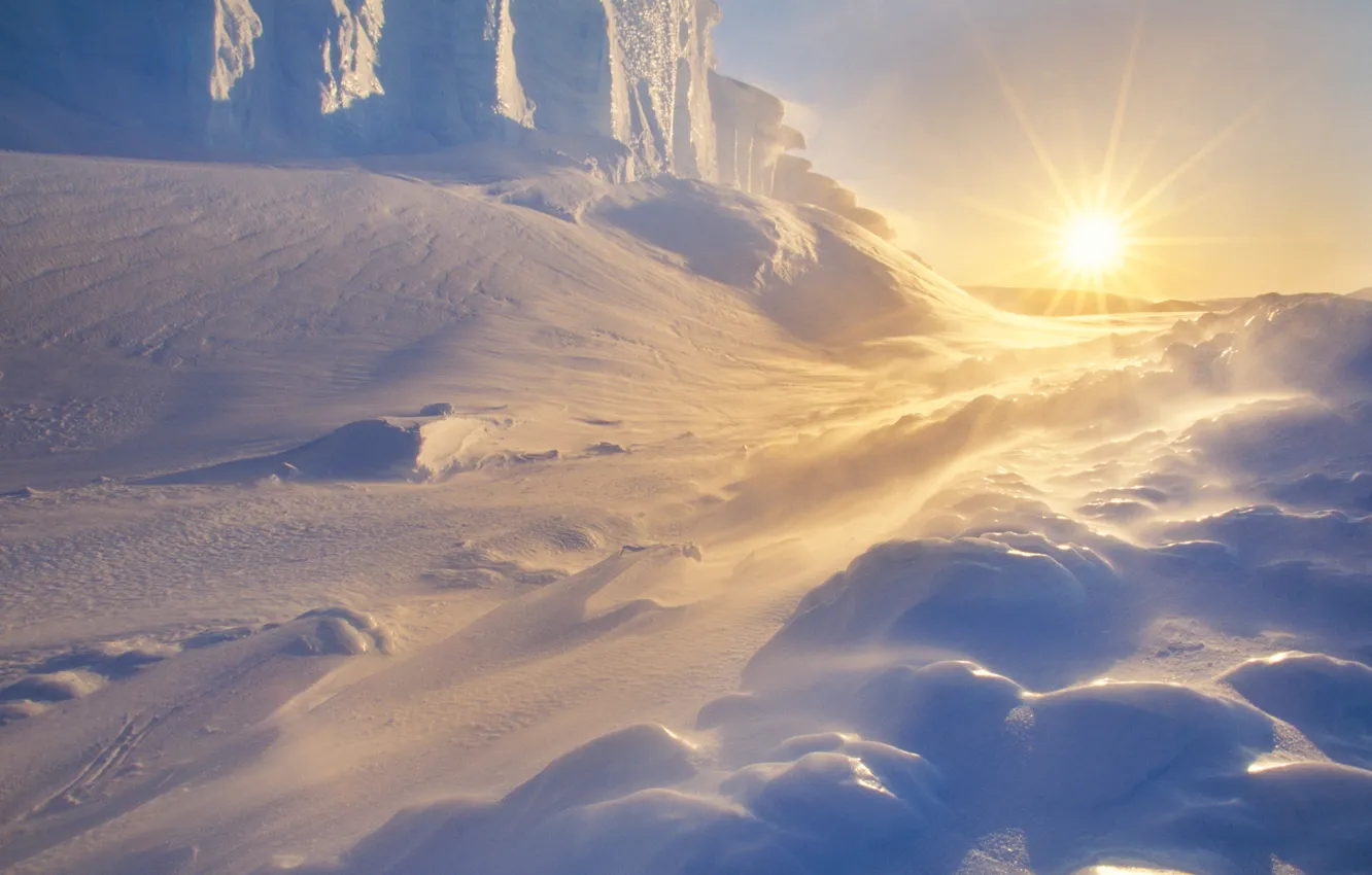 Фото обои небо, солнце, снег, лёд, дюны, метель, антарктида