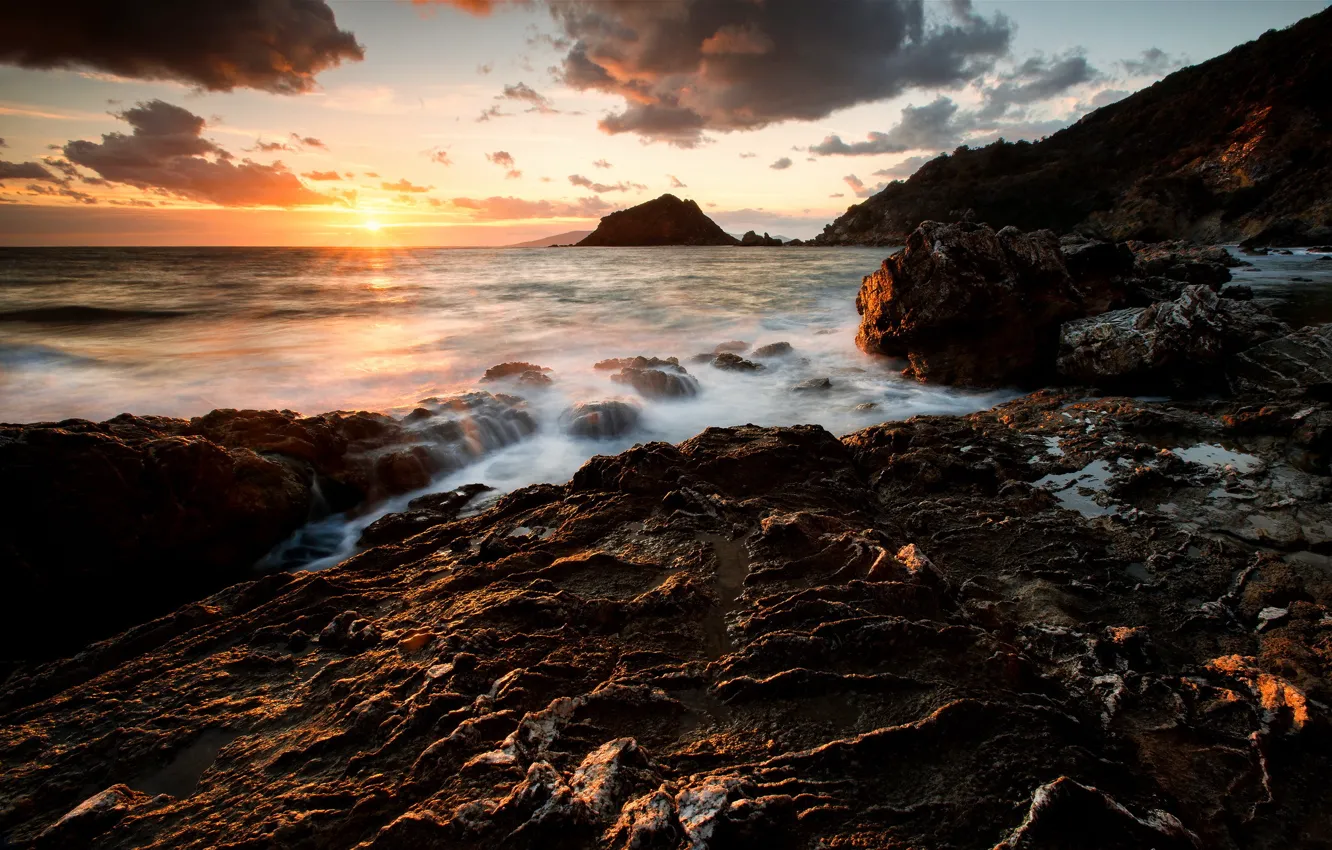 Фото обои море, солнце, камни, скалы, рассвет, берег, потоки