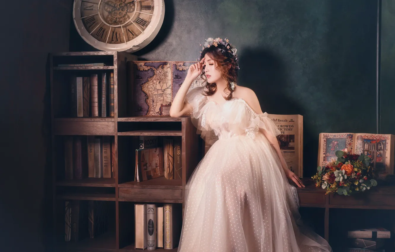 Фото обои девушка, цветы, поза, комната, интерьер, платье, наряд, книга