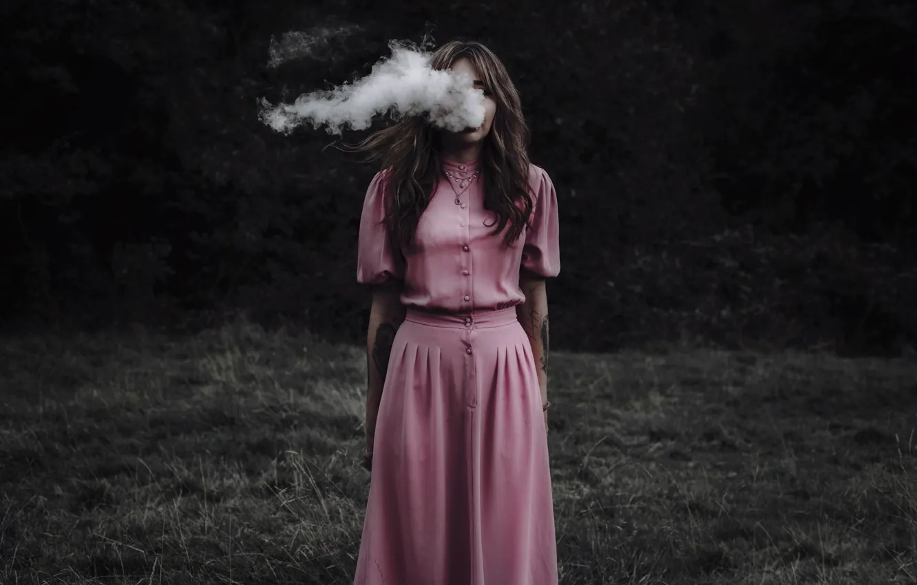 Фото обои девушка, дым, платье, тату