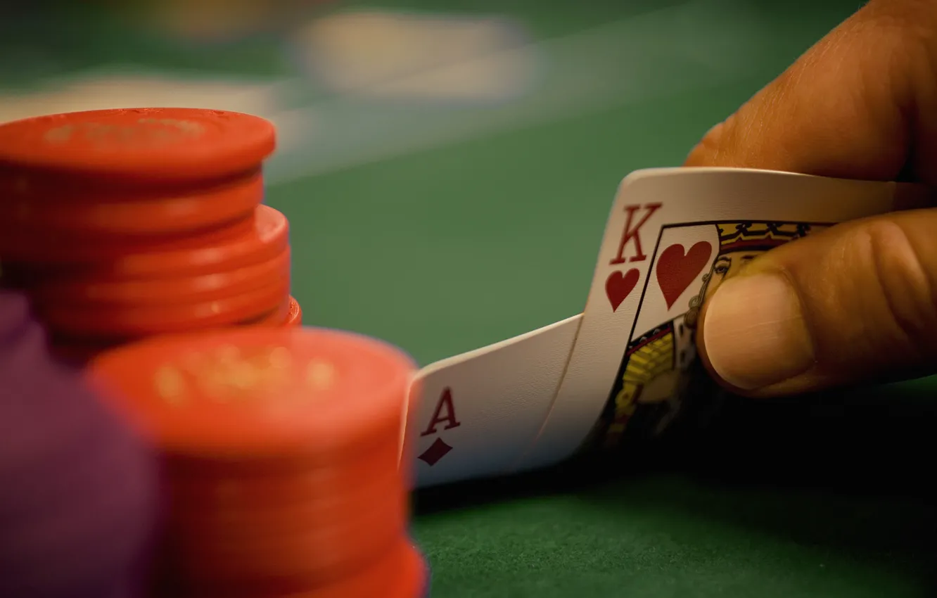 Фото обои карты, рука, фишки, туз, покер, король, poker