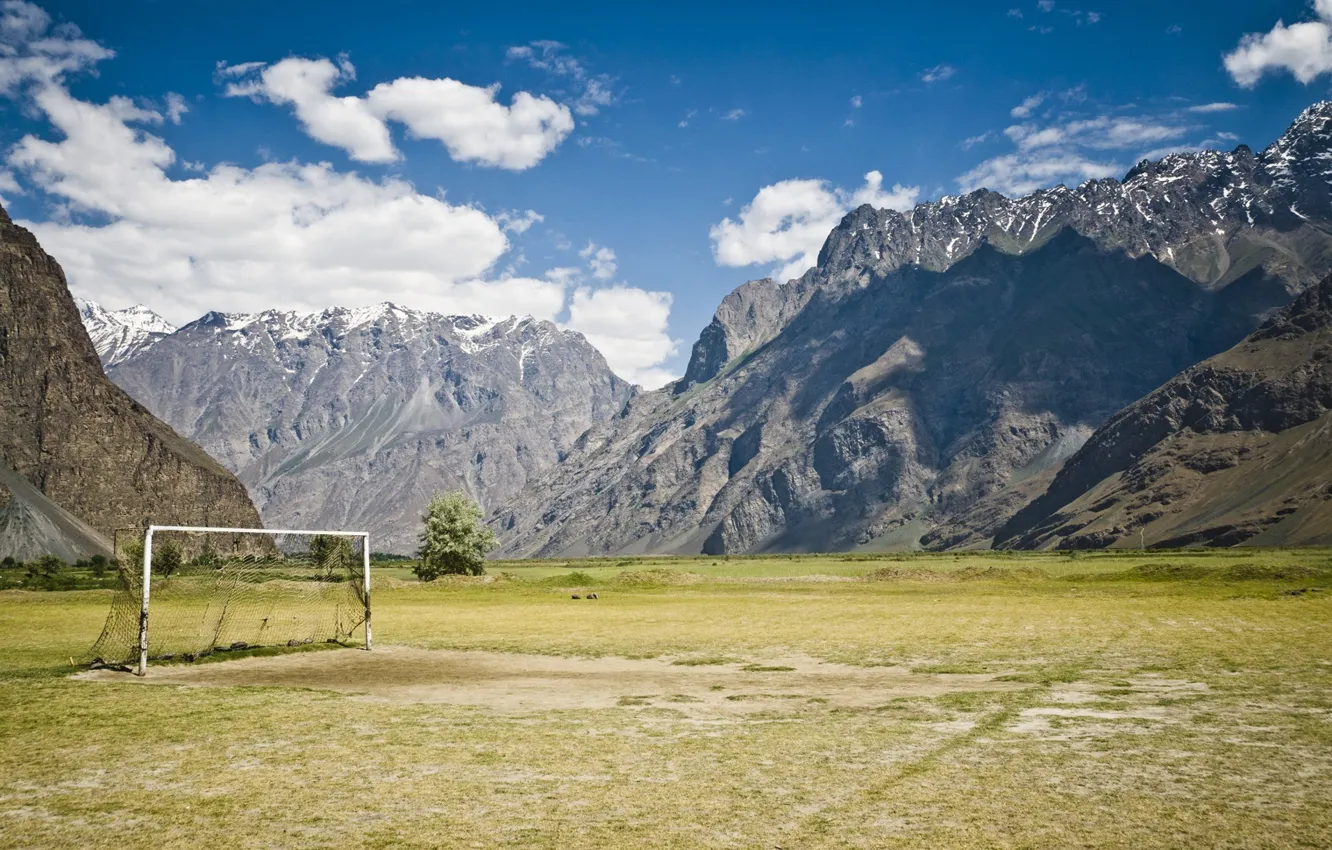 Фото обои поле, горы, футбол, ворота, Таджикистан