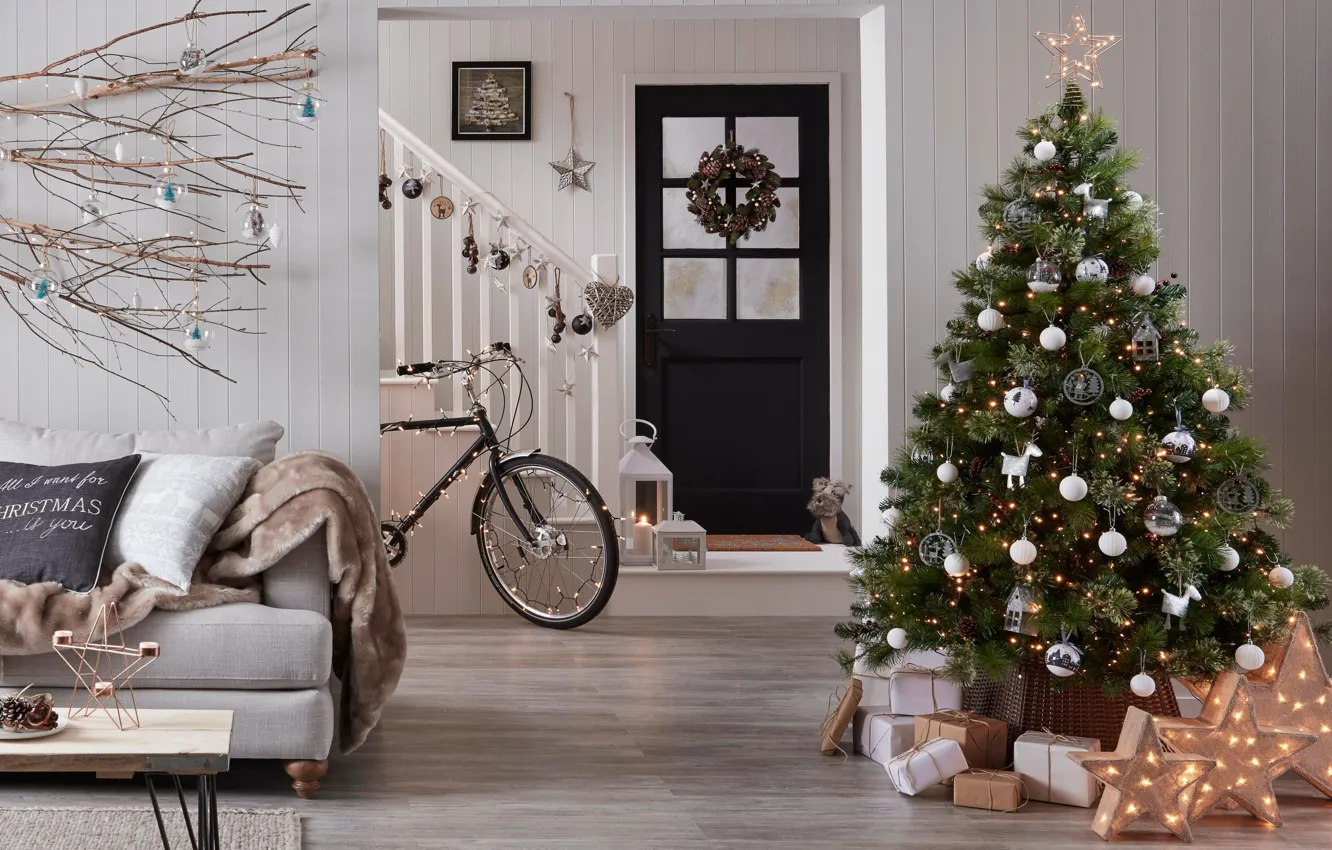 Фото обои украшения, комната, праздник, елка, Рождество, подарки, Новый год, лампочки