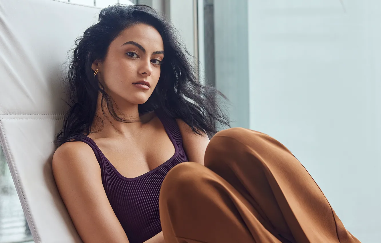 Фото обои взгляд, девушка, лицо, поза, фото, макияж, брюнетка, Camila Mendes