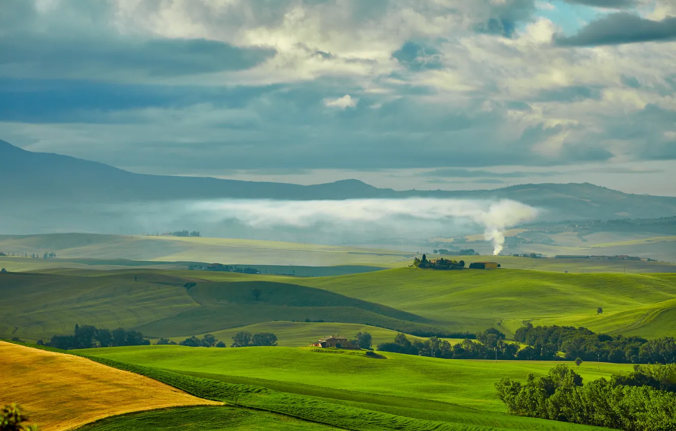 Фото обои зелень, небо, облака, деревья, дым, поля, равнина, простор