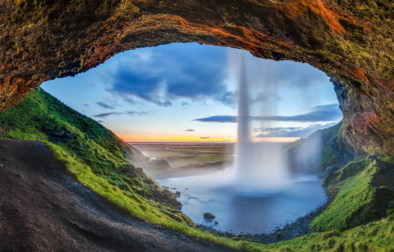 Фото обои зелень, небо, трава, скала, камни, водопад, горизонт, Исландия