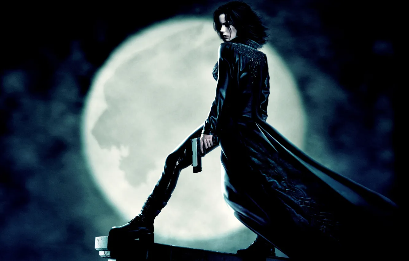 Фото обои пистолет, луна, силуэт, фэнтези, Kate Beckinsale, вампир, Другой мир, Underworld