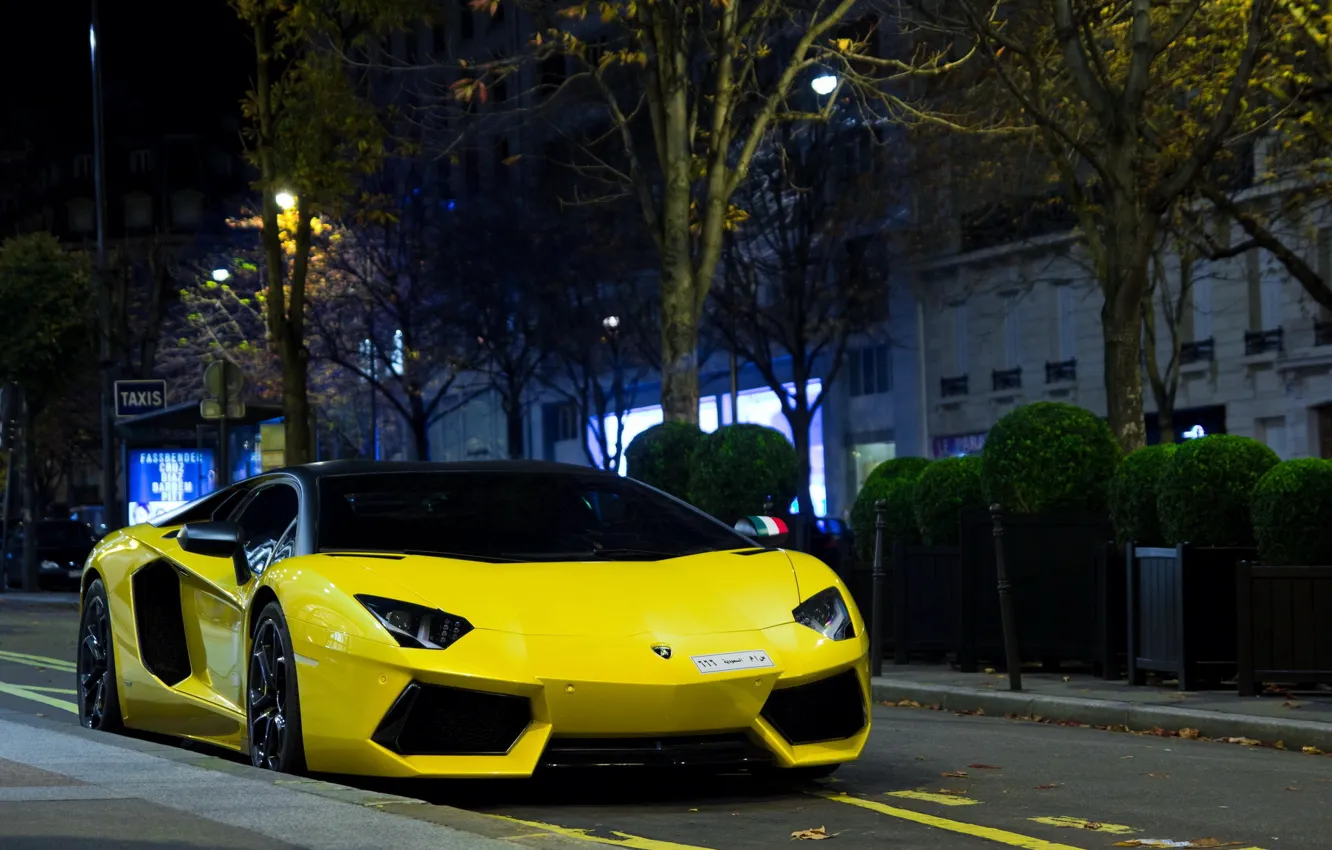 Фото обои Lamborghini, supercar, paris, france, Yellow, LP700-4, Aventador, exotic
