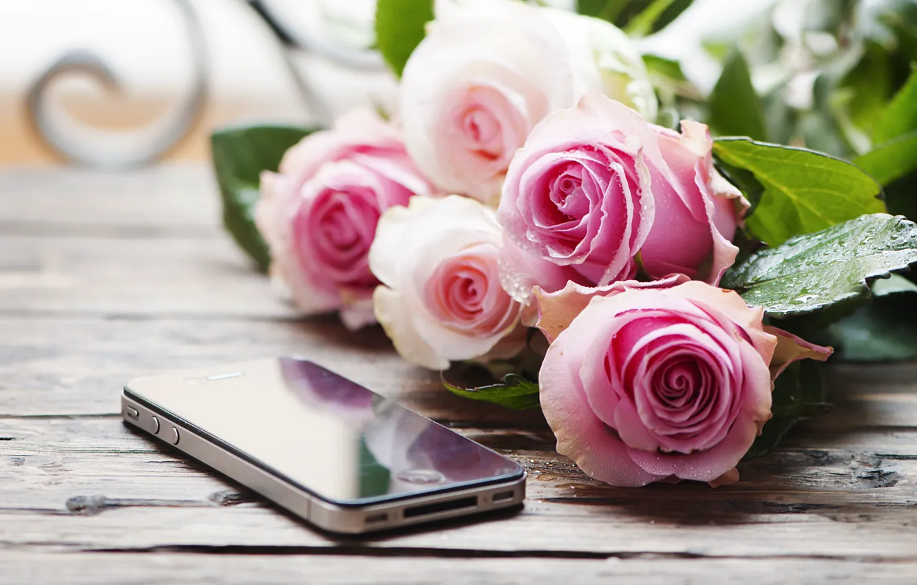 Фото обои стол, розы, букет, смартфон, Oxana Denezhkina