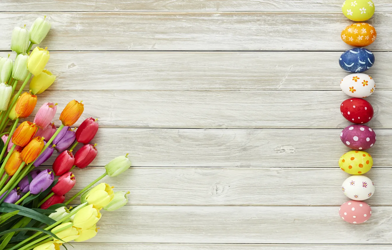 Фото обои цветы, яйца, весна, colorful, Пасха, тюльпаны, wood, flowers