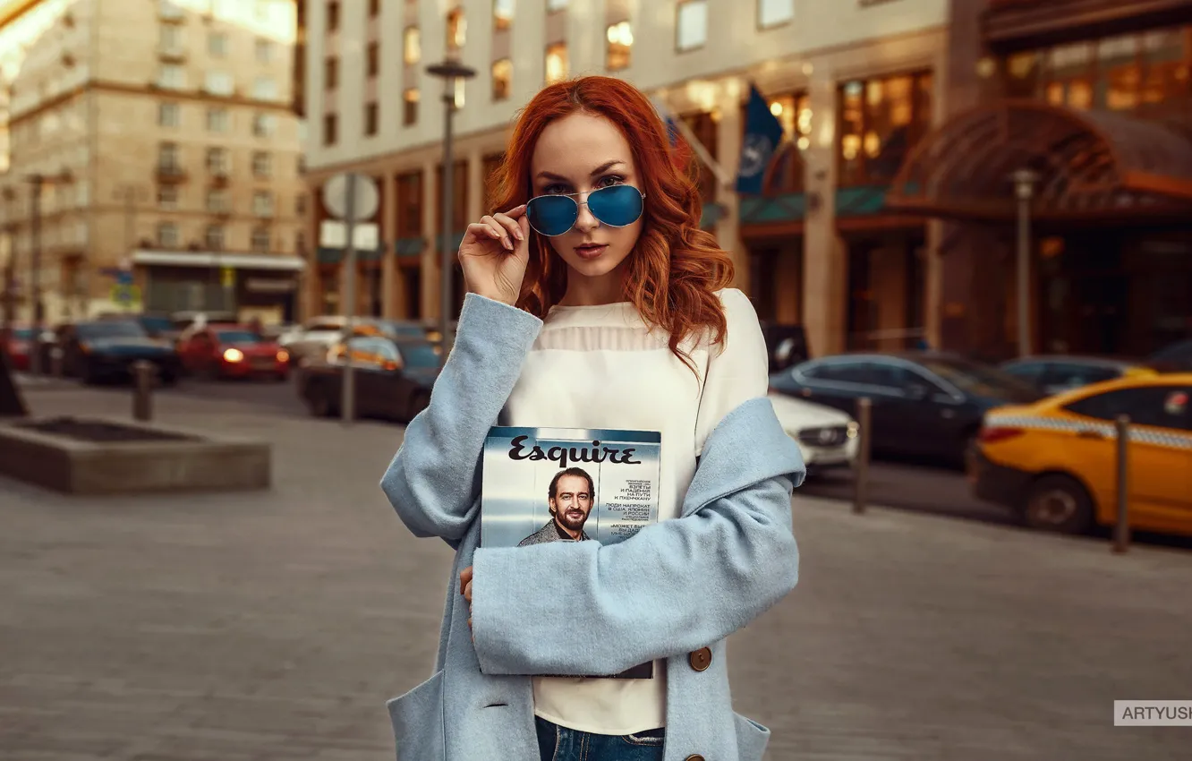Фото обои взгляд, девушка, машины, поза, модель, портрет, дома, макияж