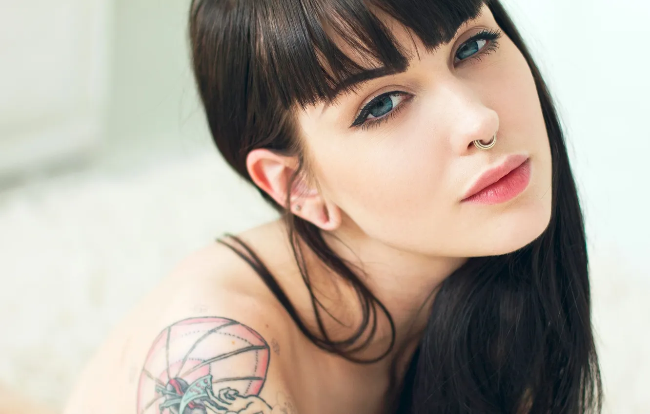 Фото обои girl, photo, blue eyes, model, tattoo, brunette, portrait, closeup