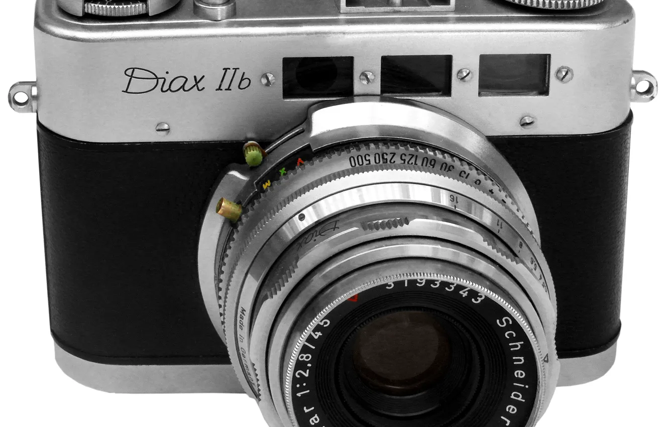 Фото обои фотоаппарат, белый фон, сменный объектив, плёночный, Schneider Kreuznach Xenar, Diax IIb, Восс-Diax, дальномерный