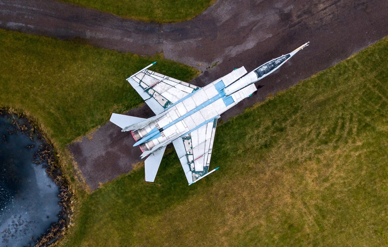Фото обои Самолет, Истребитель, Авиация, Вид сверху, МиГ, истребитель-перехватчик, Старый, МиГ-25