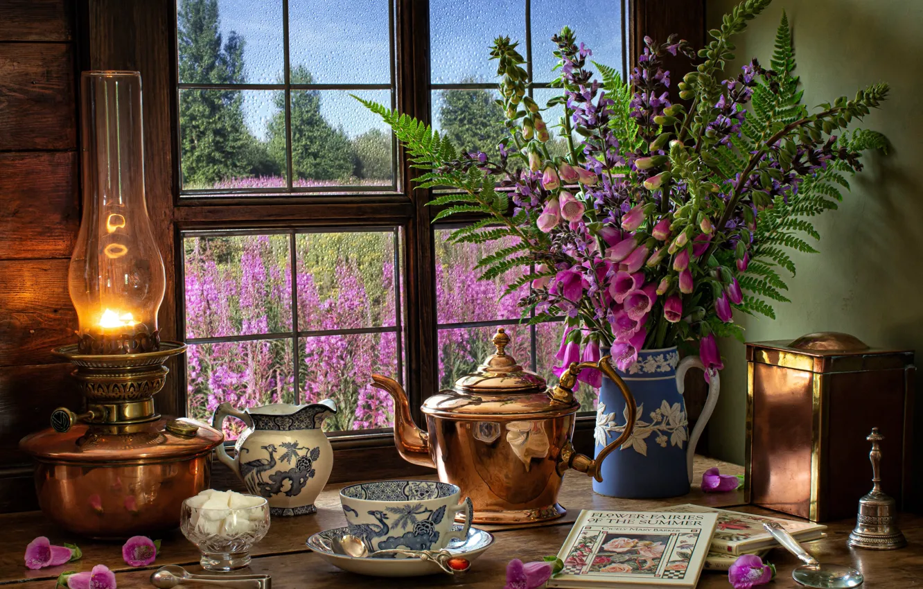 Фото обои цветы, стиль, книги, лампа, букет, чайник, окно, кружка