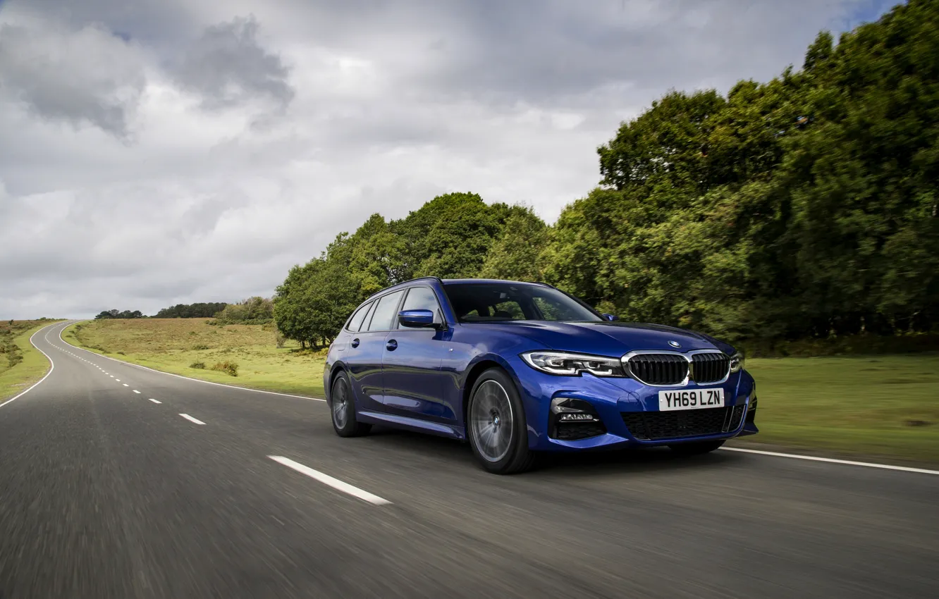 Фото обои BMW, 3-series, универсал, на дороге, 320d, 3er, 2020, UK version