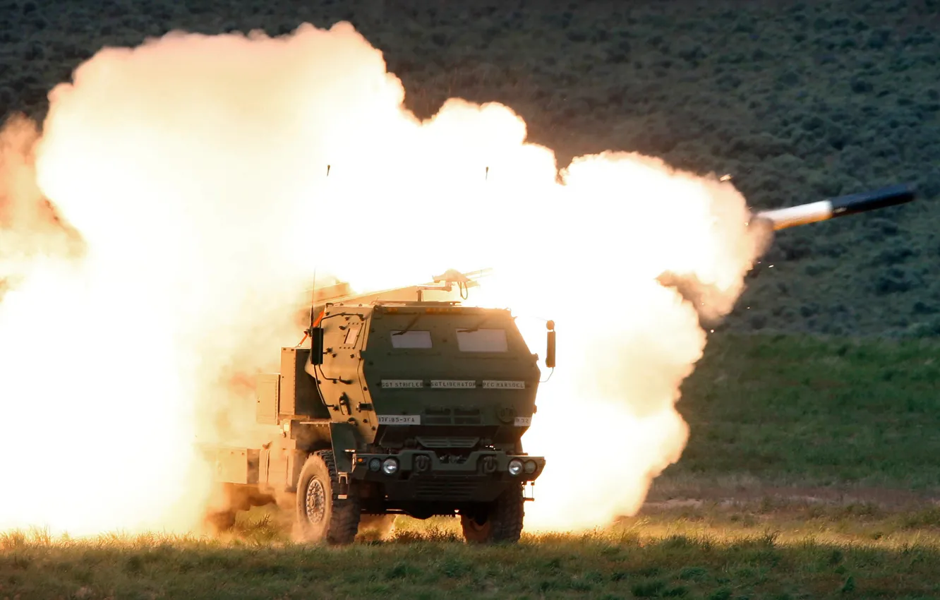 Фото обои США, Штат Вашингтон, Реактивная система залпового огня, HIMARS, Мобильная артиллерийская система, Mobile artillery system, Yakima …