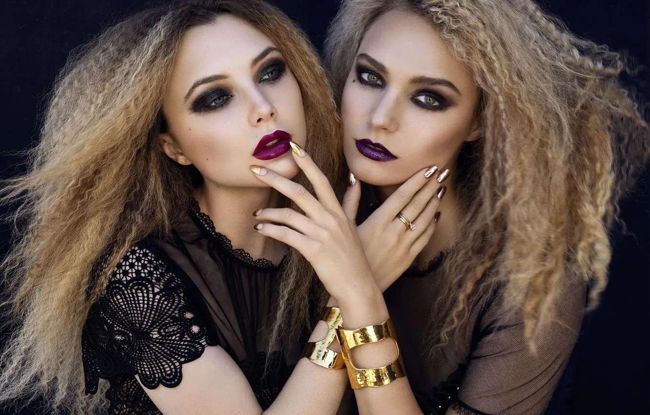 Фото обои girls, beautiful, models, makeup, jewelry, fashionable