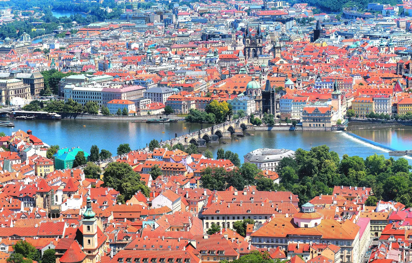 Фото обои крыша, башня, дома, Прага, Чехия, панорама, Карлов мост, река Влтава