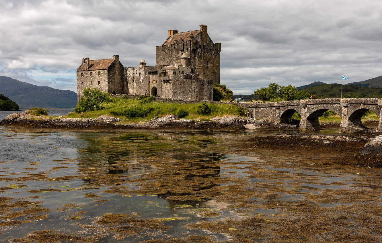 Фото обои облака, водоросли, мост, замок, берег, Шотландия, арки, архитектура