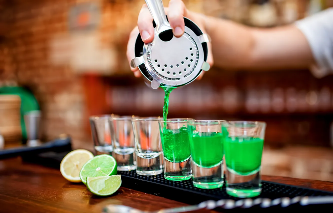 Фото обои green, cocktail, glasses, bartender