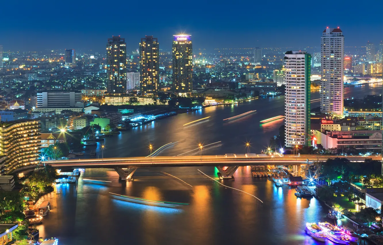 Фото обои ночь, мост, город, огни, река, лодки, выдержка, Таиланд