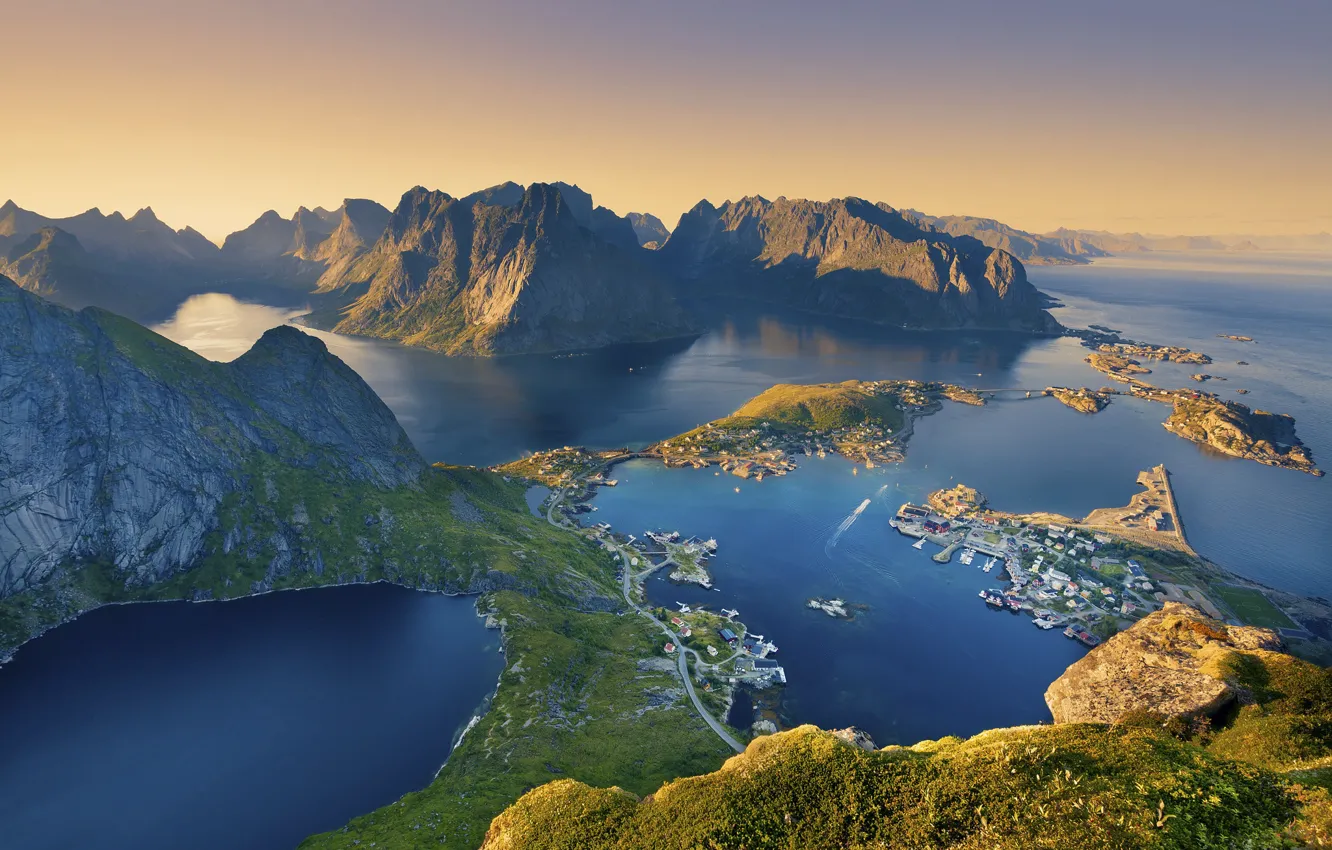 Фото обои море, горы, дома, Норвегия, поселок, Лофотенские острова