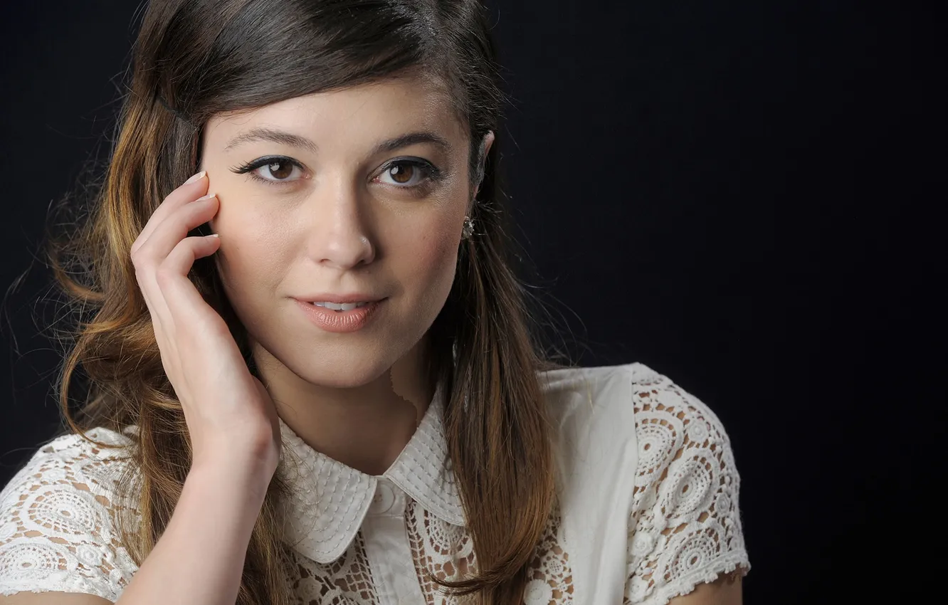 Фото обои портрет, актриса, брюнетка, фотограф, черный фон, Mary Elizabeth Winstead, Мэри Элизабет Уинстэд, Chris Pizzello