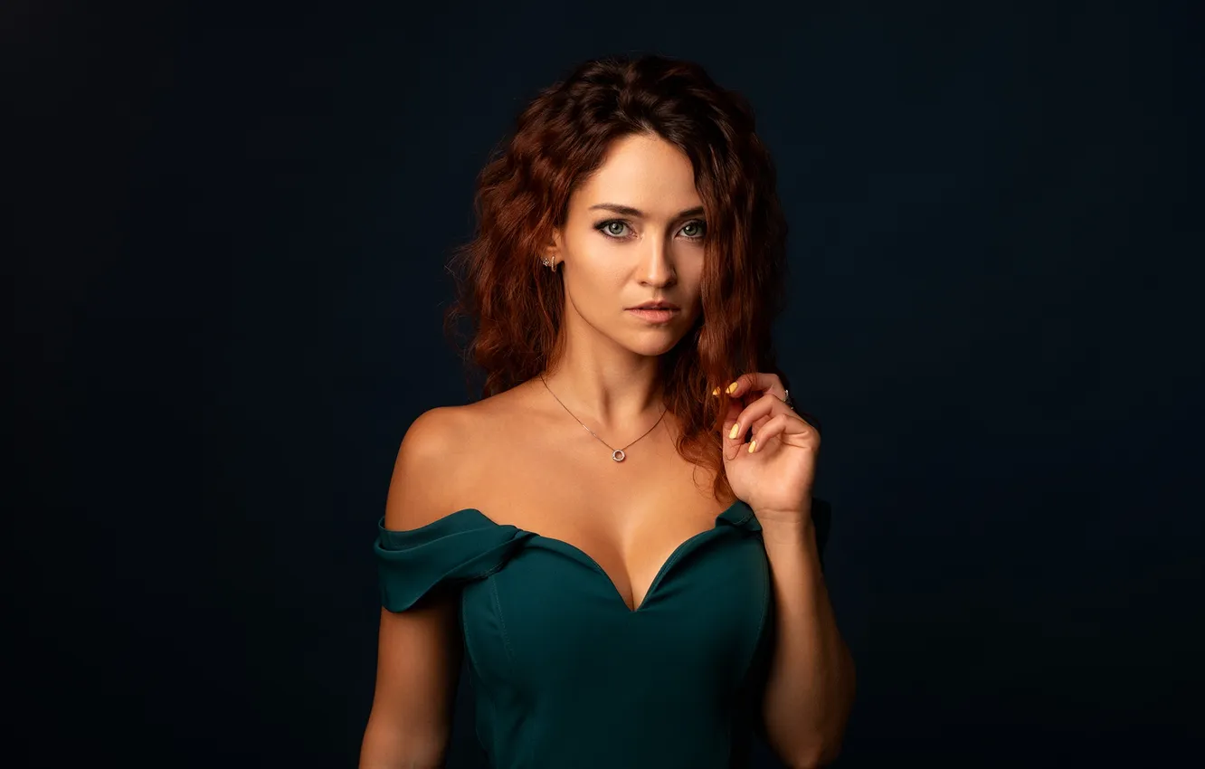 Фото обои девушка, милая, модель, Обои, Платье, Портрет, шатенка, Кулон