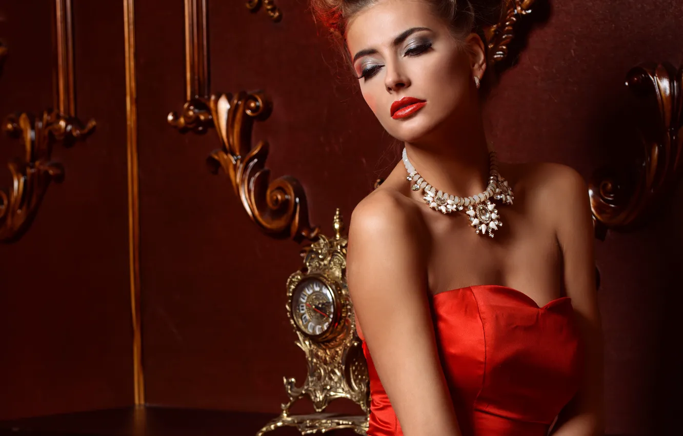 Фото обои девушка, модель, ожерелье, макияж, платье, прическа, шатенка, красотка