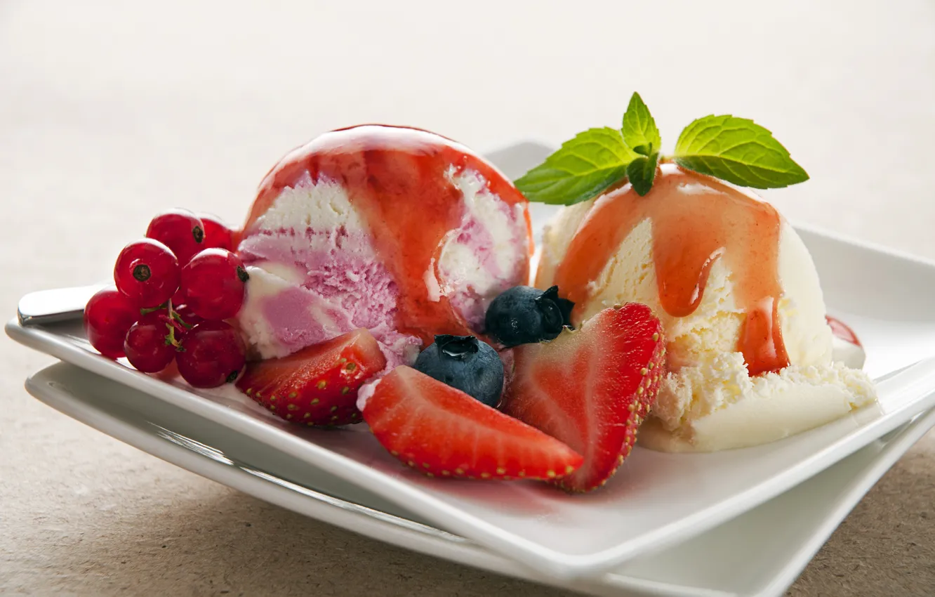 Фото обои ягоды, мороженое, сироп, лакомство