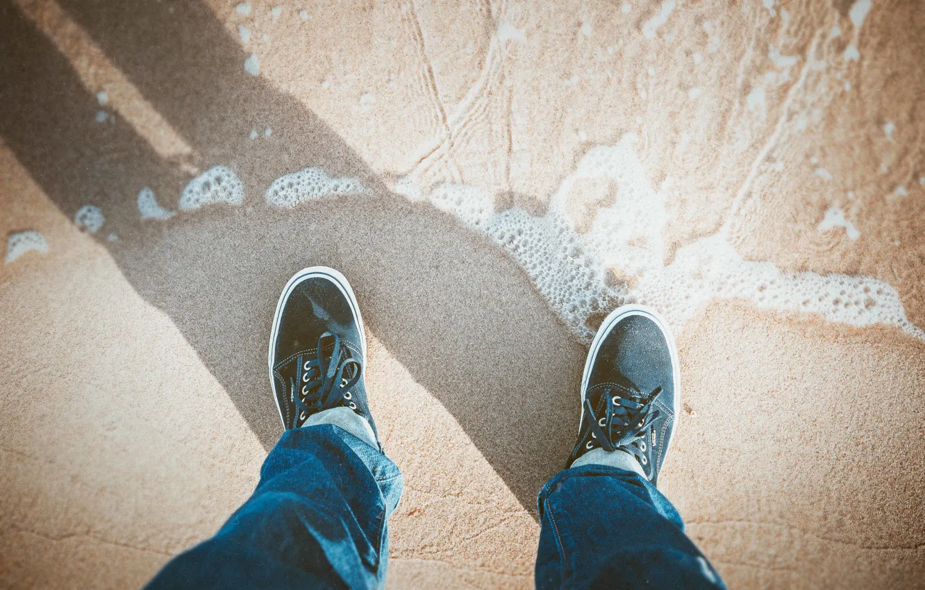 Фото обои sand, shoes, foam