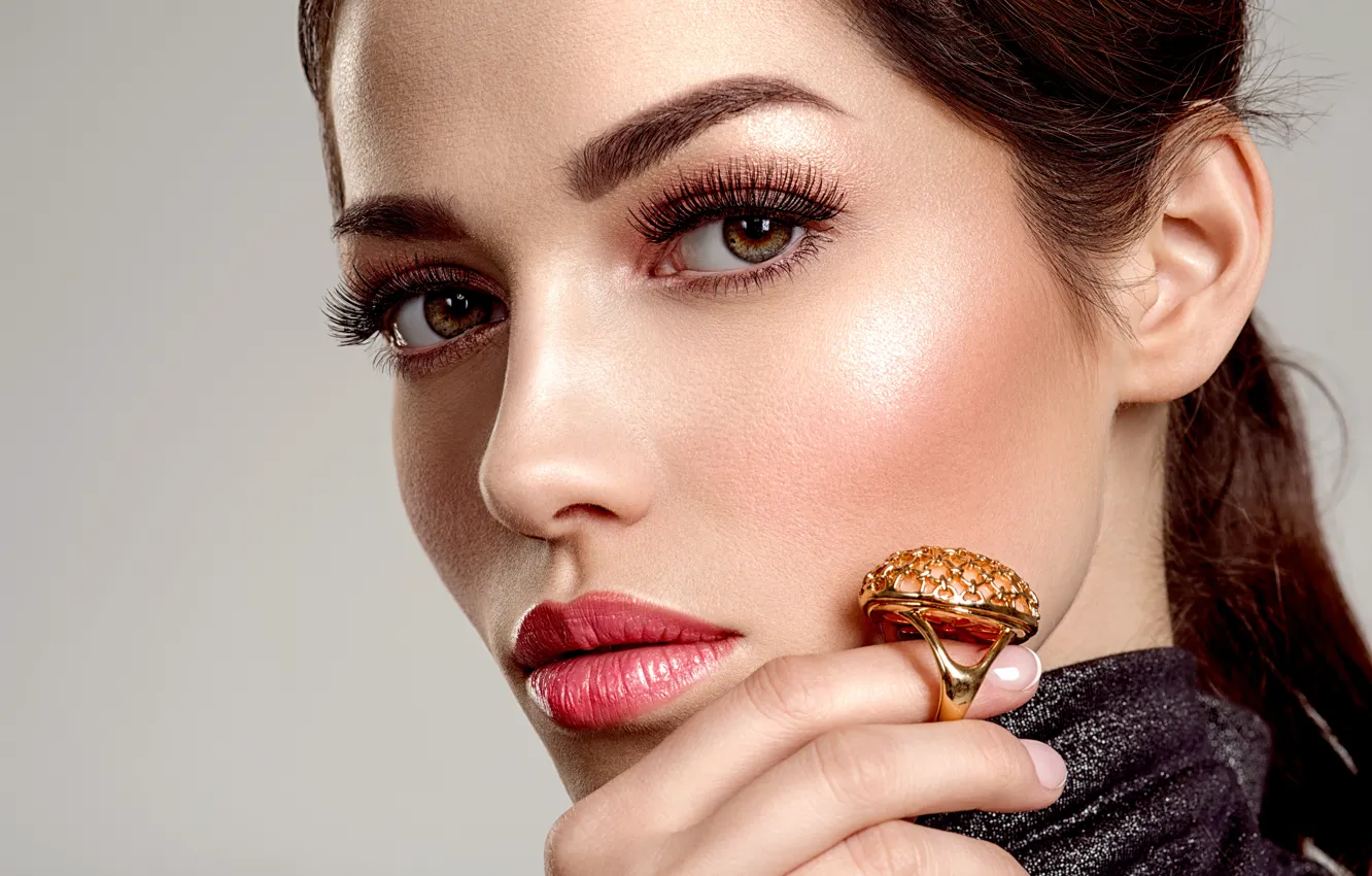 Фото обои взгляд, девушка, портрет, руки, макияж, кольцо, Valua Vitaly